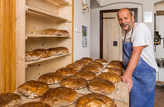 Hausgemachte Brotproduktion - Petráškův dvůr