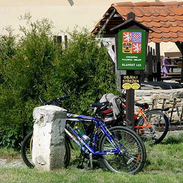 Caravan Camp Petráškův Dvůr nabízí výlety do okolí (Šumava, Blanský les, rozhledna Klet, ...) - cyklostezky